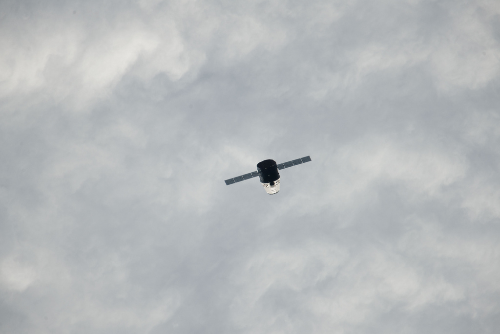 Private Cargo Ship Closing in on Space Station